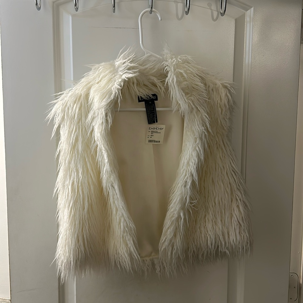 Bebe fur vest